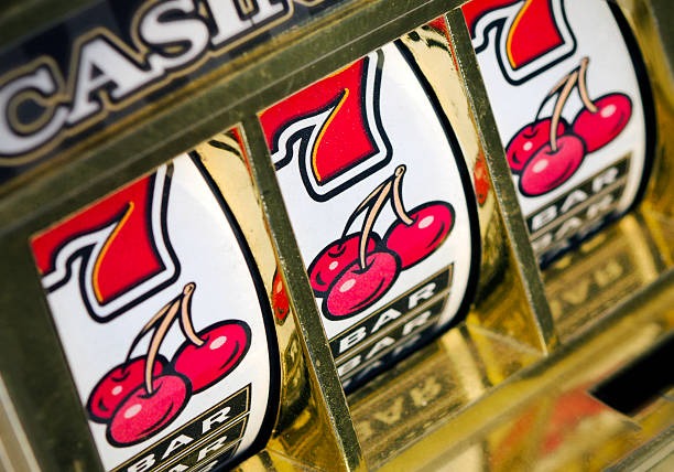 Live roulette table with dealer and multi-camera feed on mobile